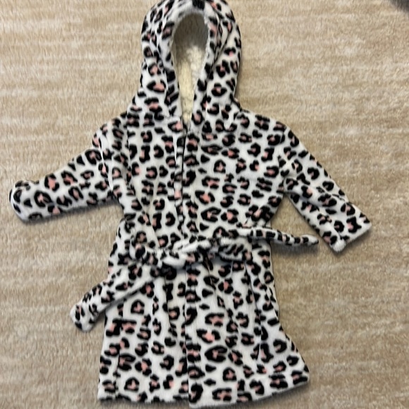 Modern Baby Super Soft Leopard Print Robe with hood! - Picture 1 of 7